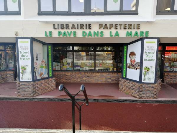 Le Pavé dans La Mare